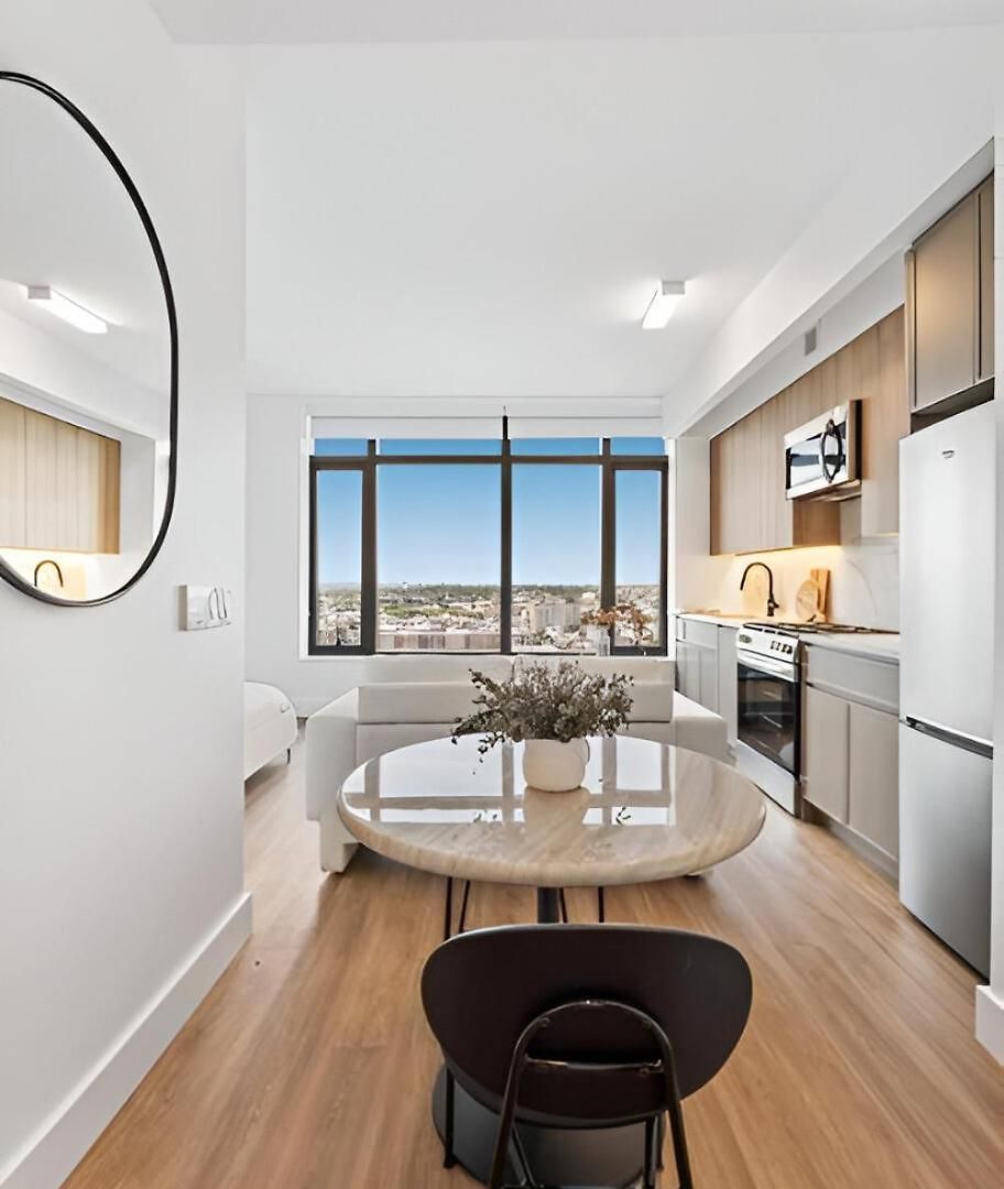 Apartment Posh With Luxe Amenities In Prime Location!