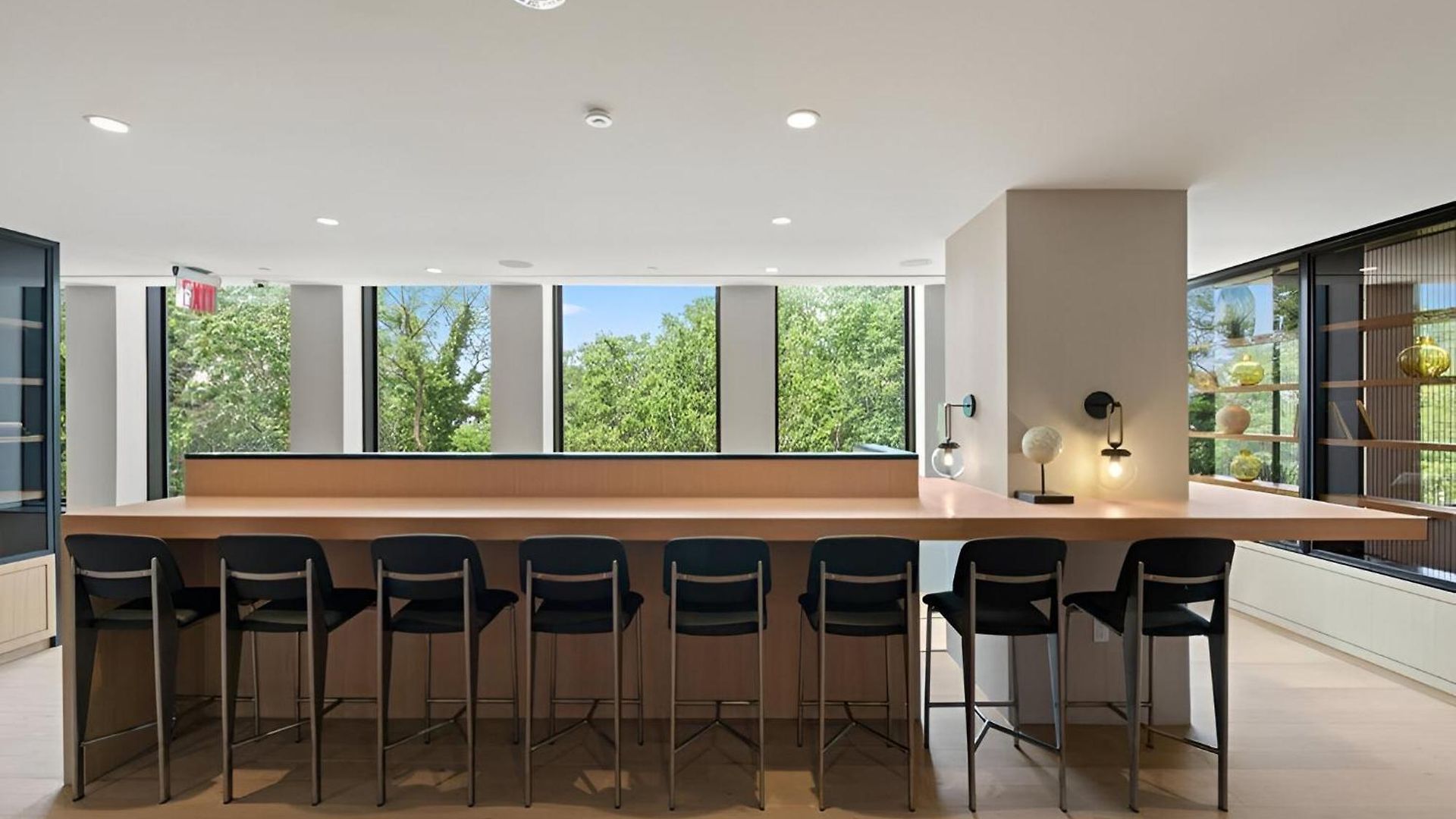 Posh With Luxe Amenities In Prime Location! Apartment *