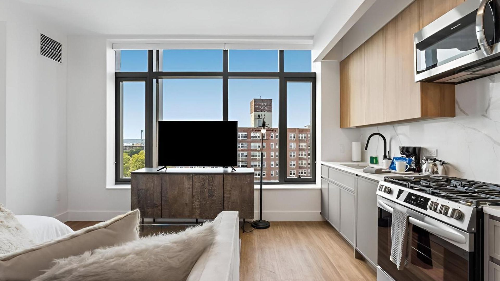 Posh With Luxe Amenities In Prime Location! New York