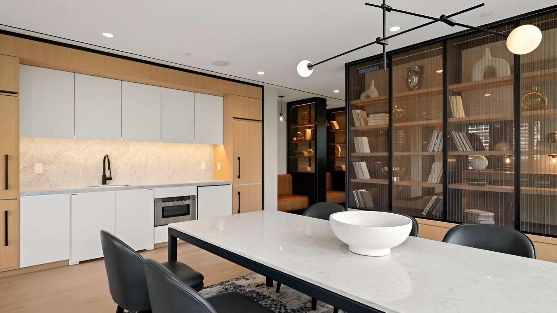 Posh With Luxe Amenities In Prime Location! *