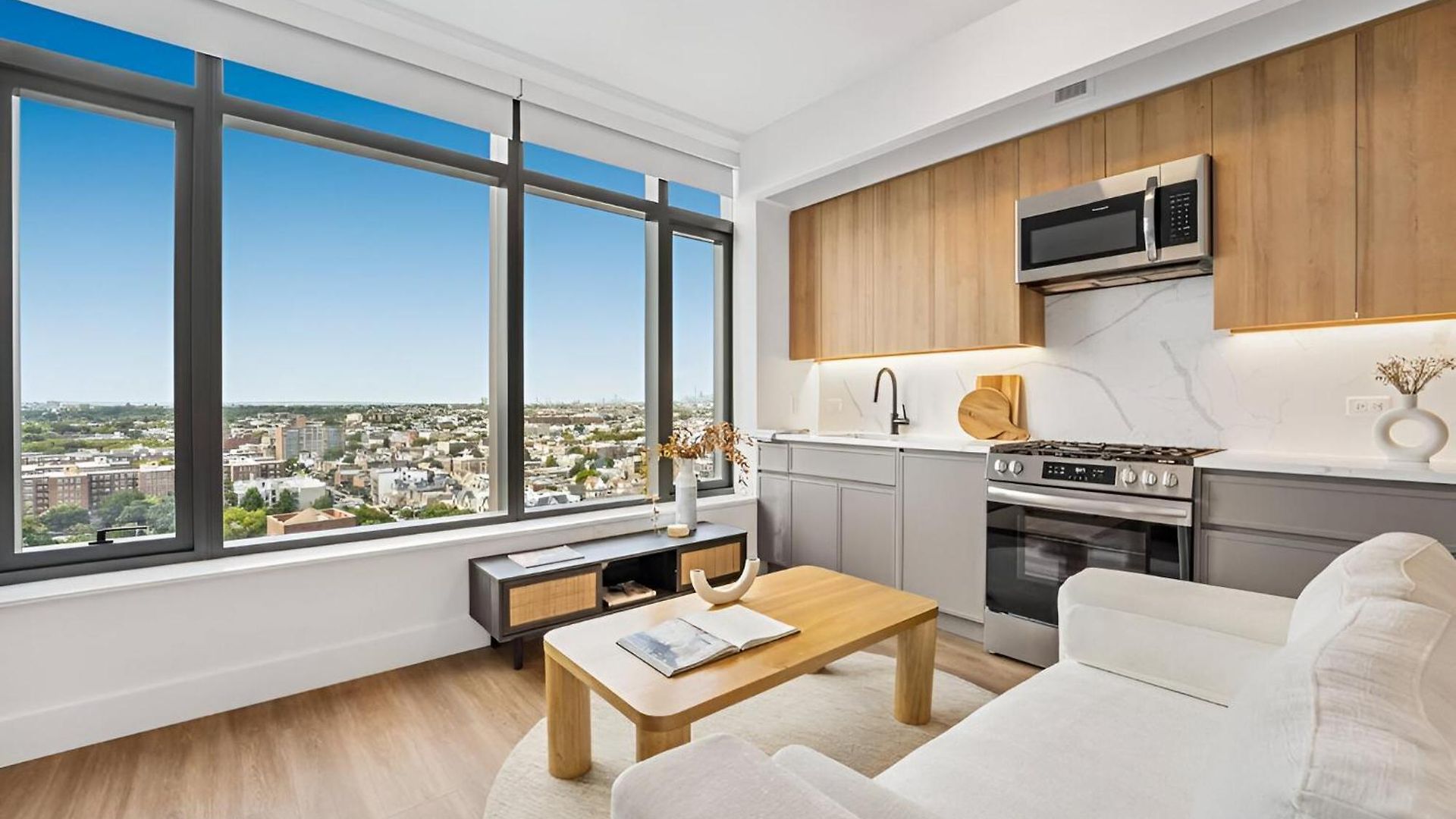Posh With Luxe Amenities In Prime Location! *