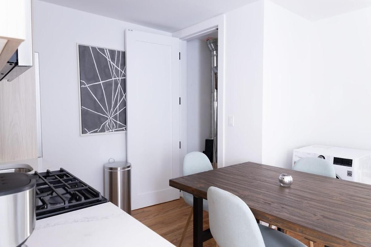 323-2 Spacious 2br Williamsburg New York
