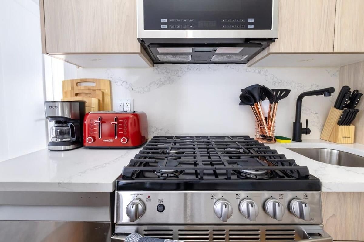 323-2 Spacious 2br Williamsburg