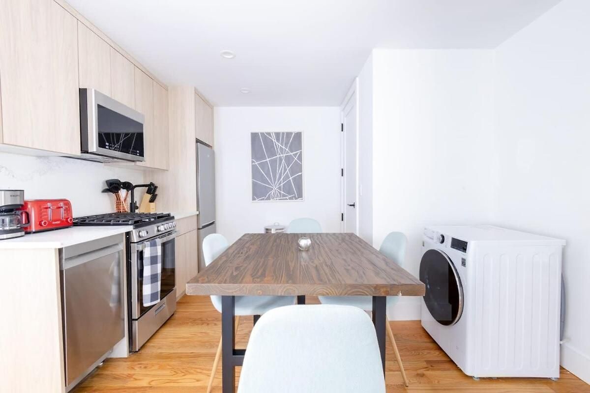 323-2 Spacious 2br Williamsburg *