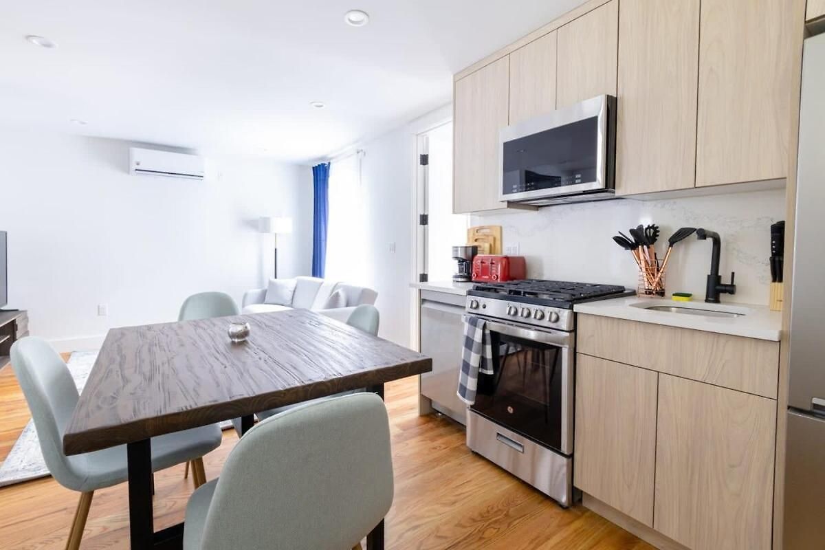 Apartment 323-2 Spacious 2br Williamsburg *