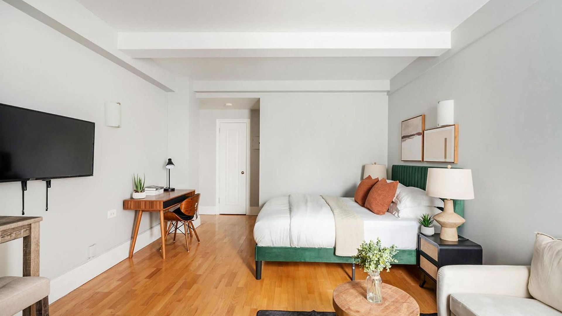 73-812 New Uws Doorman Gym Apartment