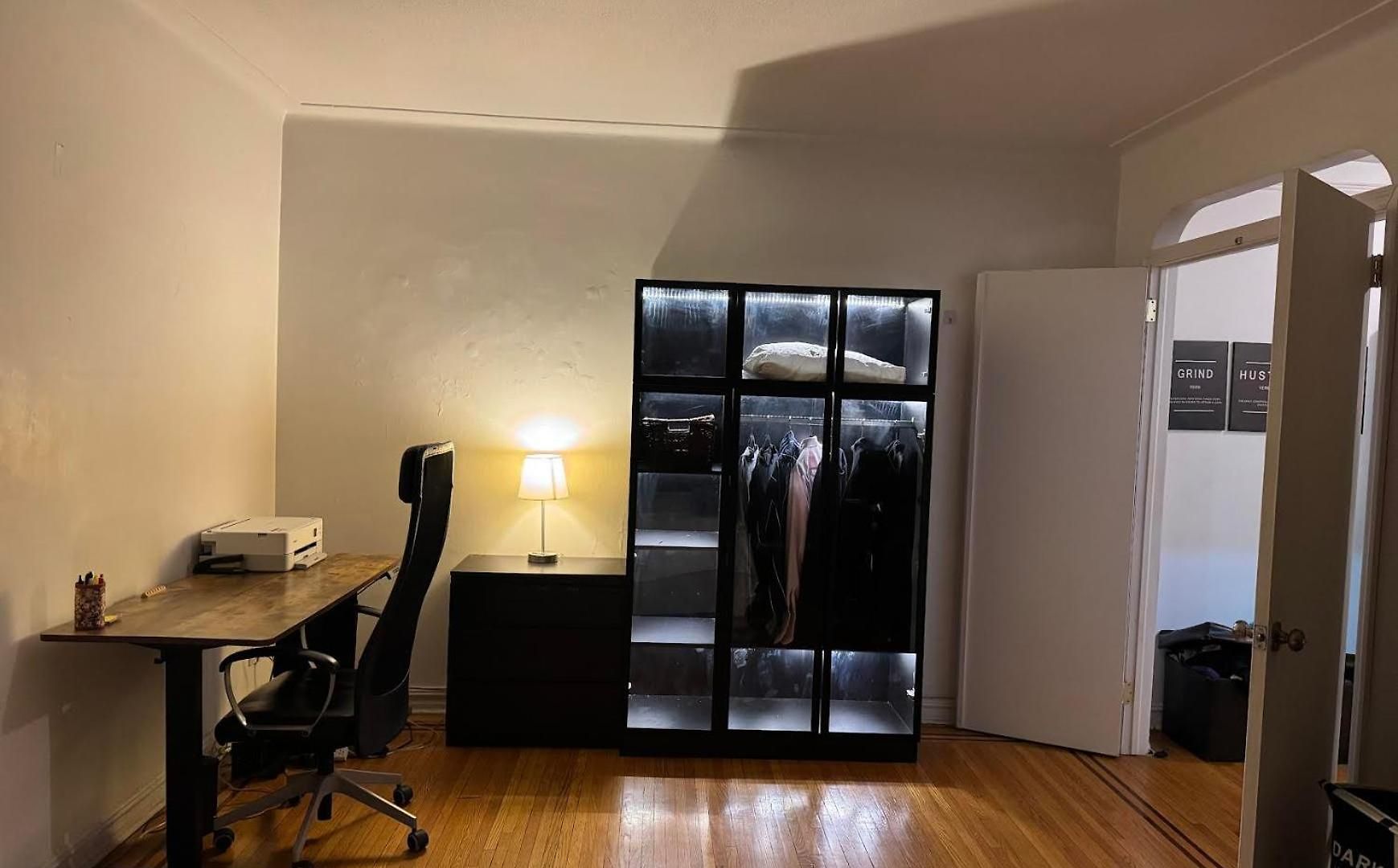 2 Large Bedrooms In Rego Park Apartment