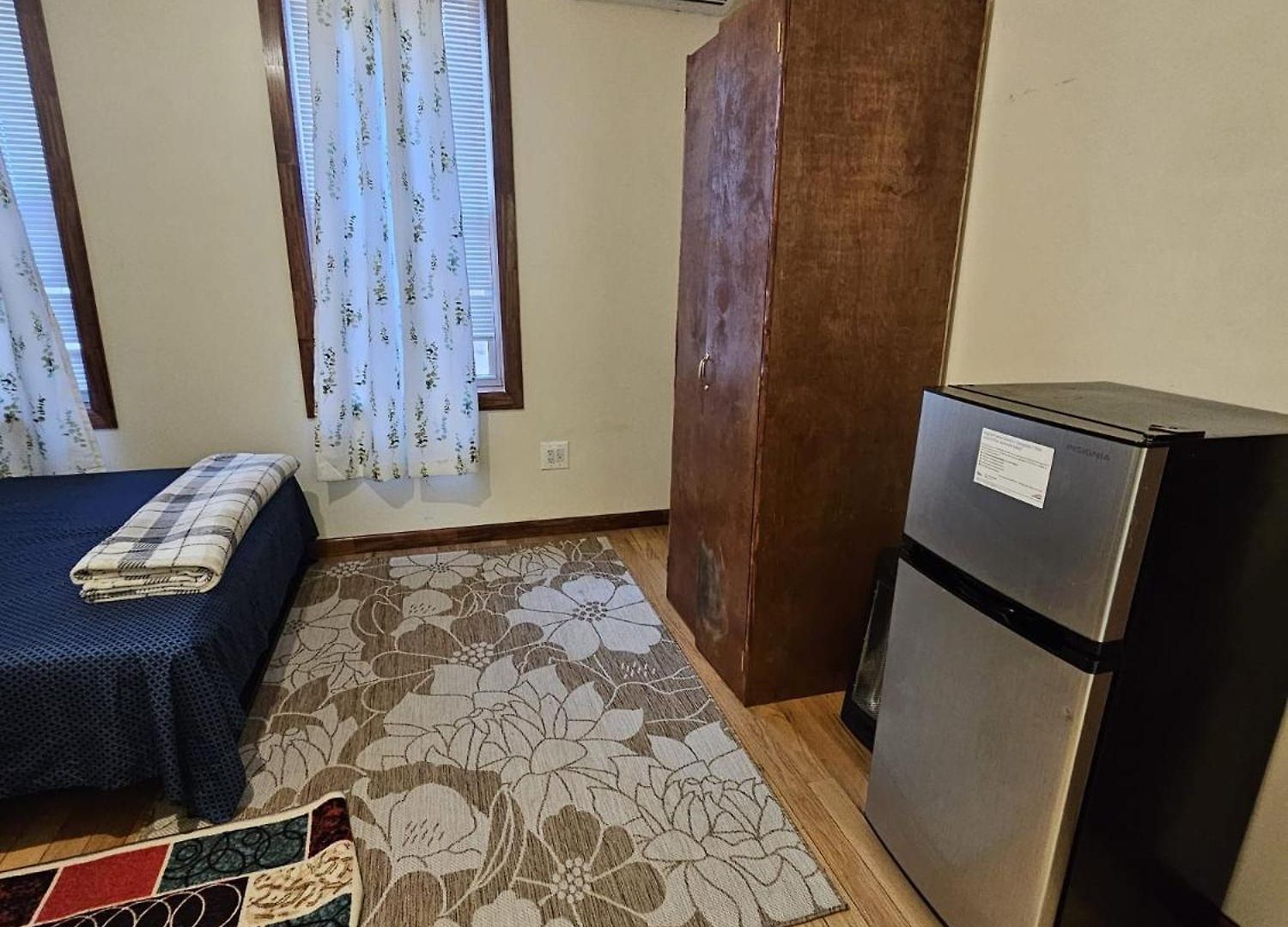 Mukbul & Nesa Llc Apartment *