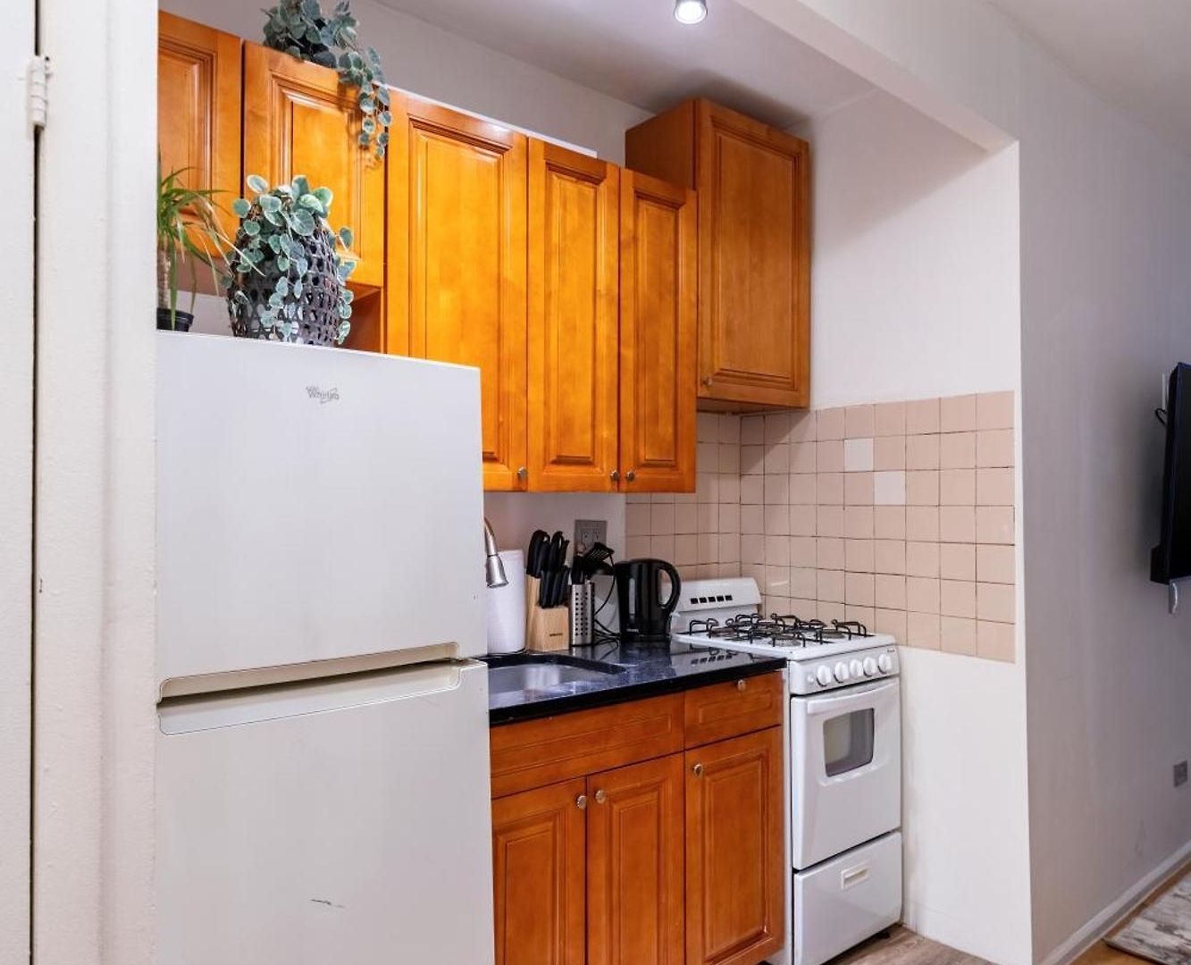 2 Bedroom Paradise In Hells Kitchen Manhattan Apartment *