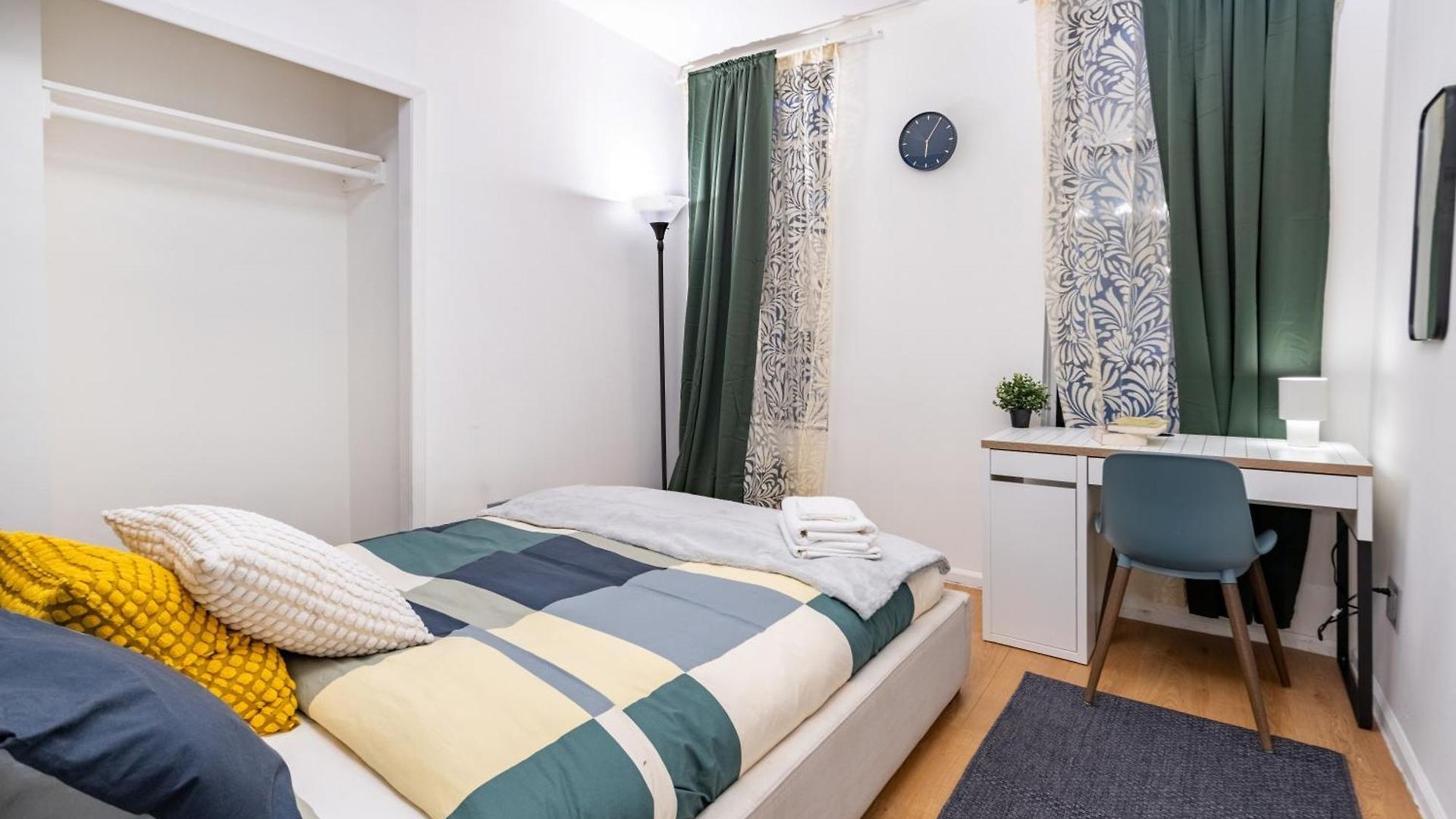 2 Bedroom Paradise In Hells Kitchen Manhattan Apartment New York