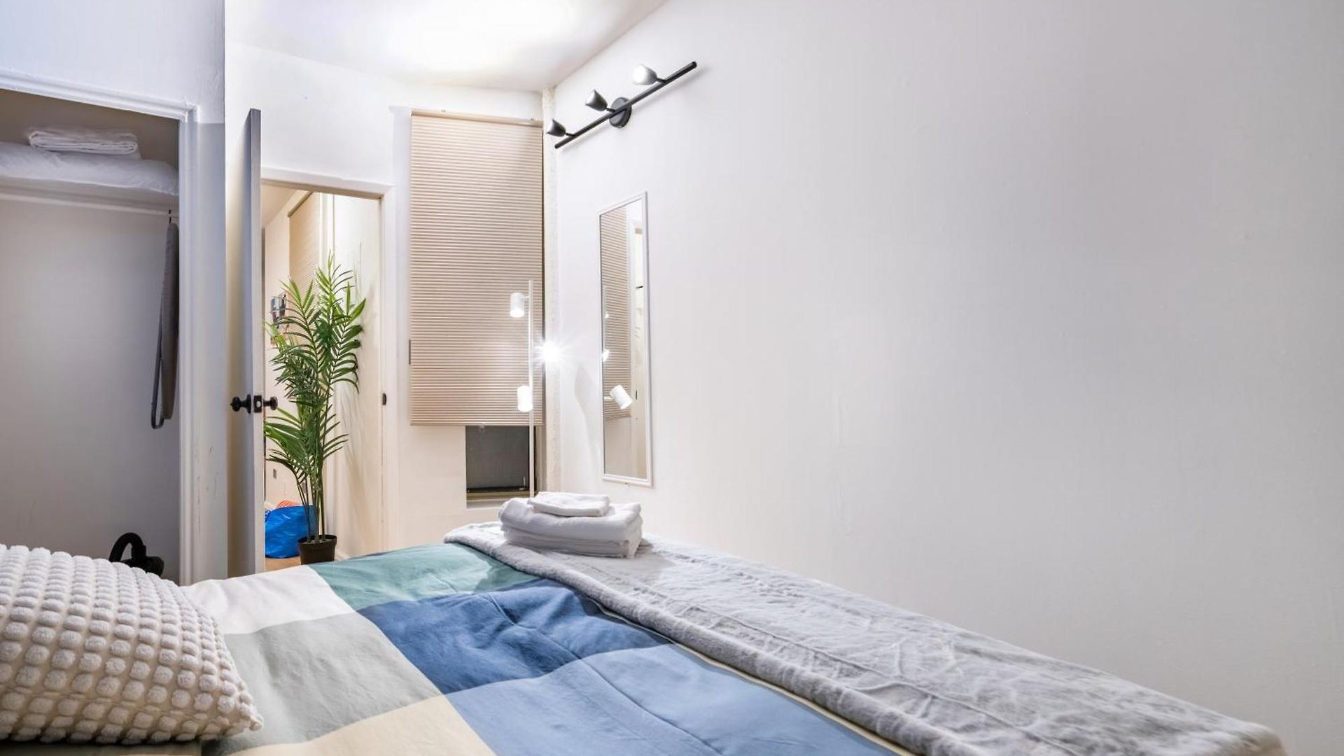 2 Bedroom Paradise In Hells Kitchen Manhattan New York