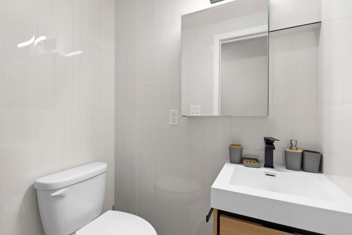 105-1b 4br In The Heart Of The East Village New York