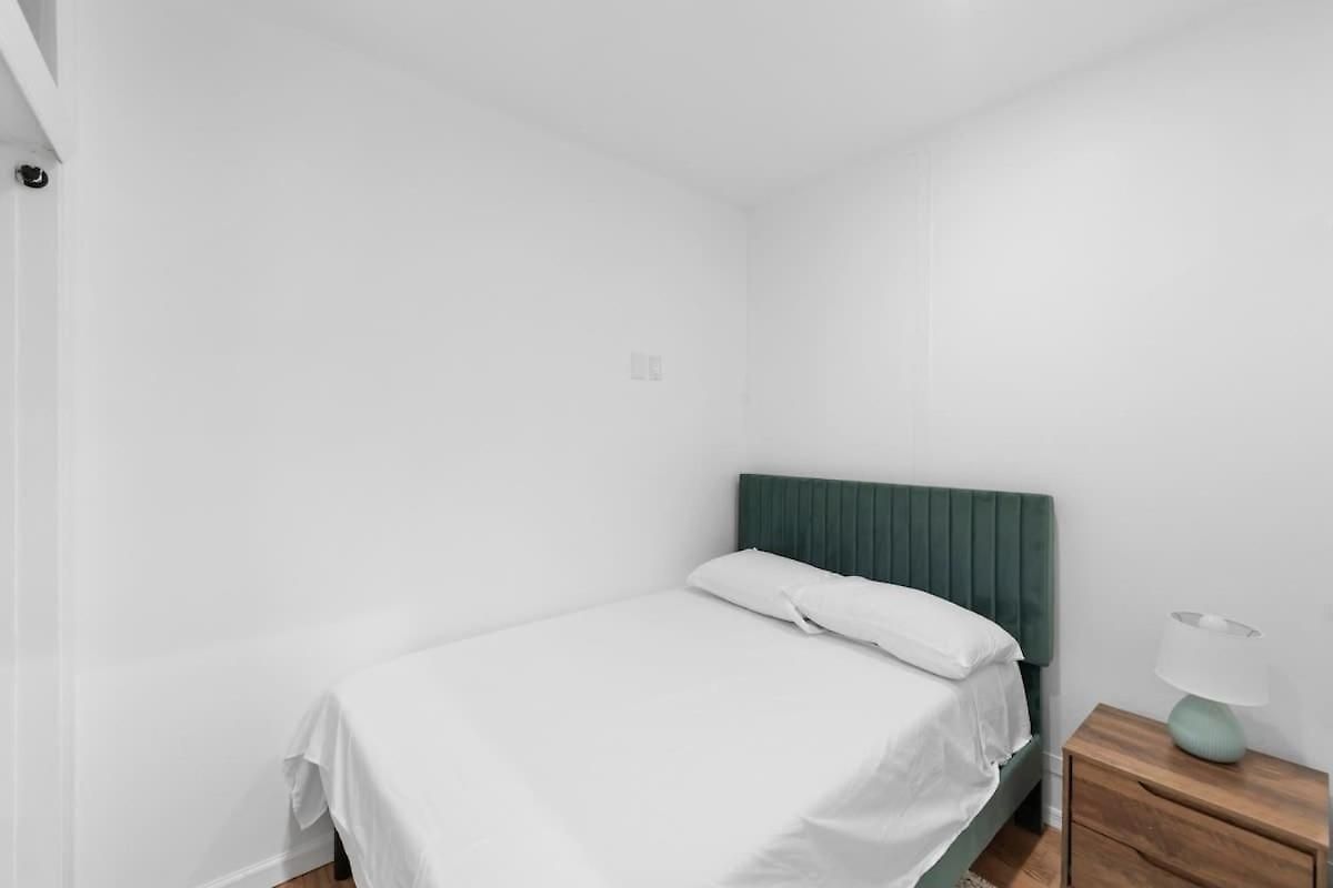 105-1b 4br In The Heart Of The East Village New York