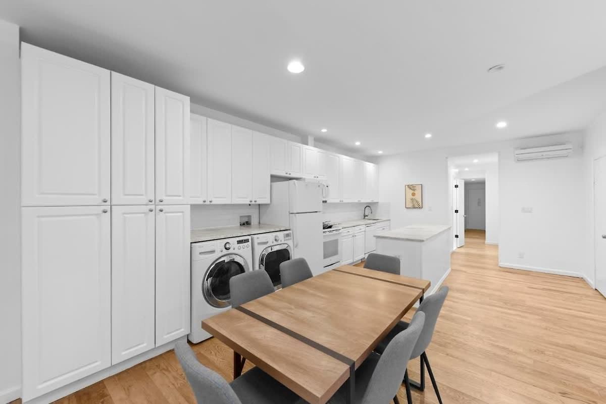 Apartment 105-1b 4br In The Heart Of The East Village New York