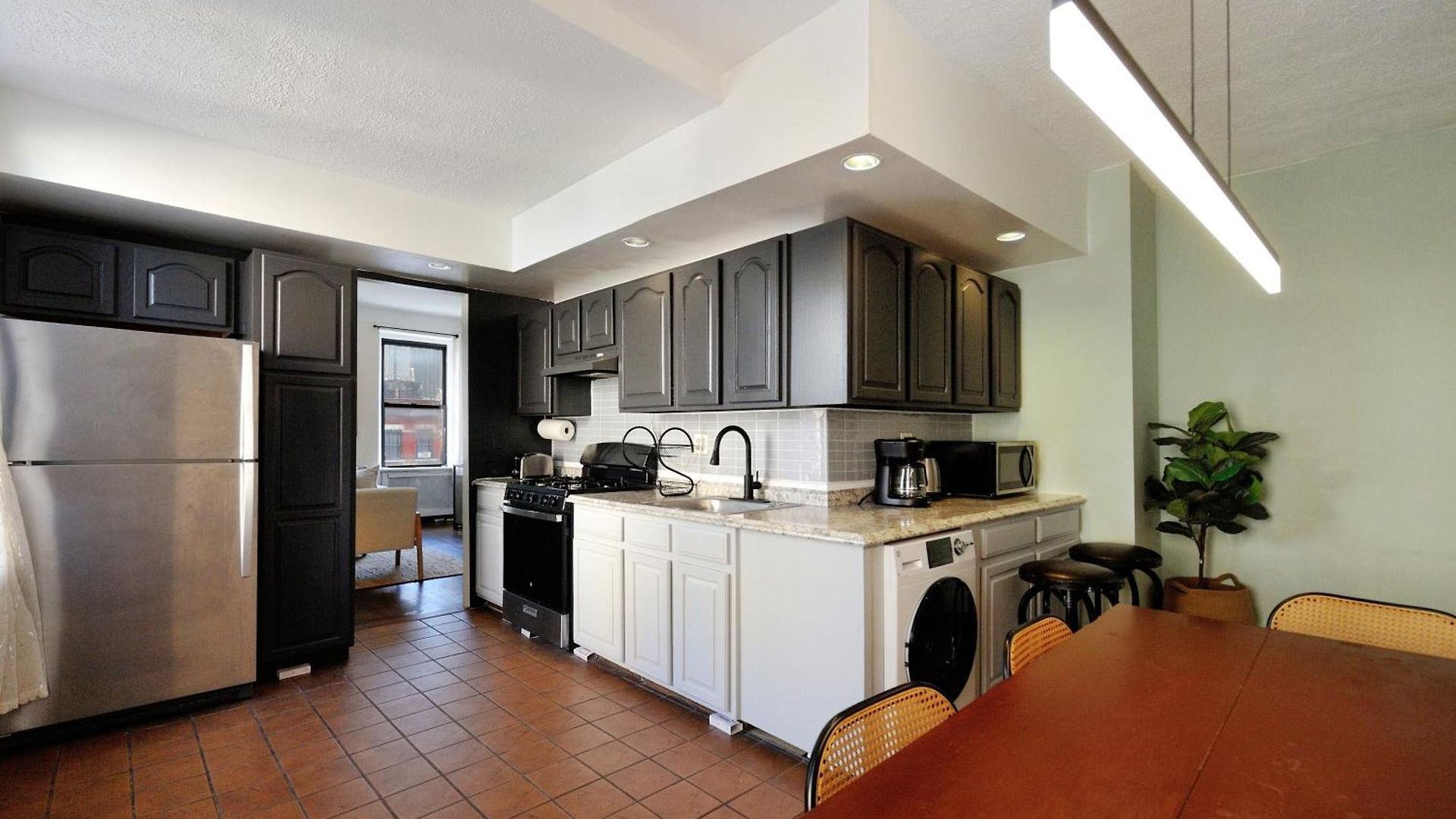 5 Bedroom 2 Bath Full Floor Midtown New York