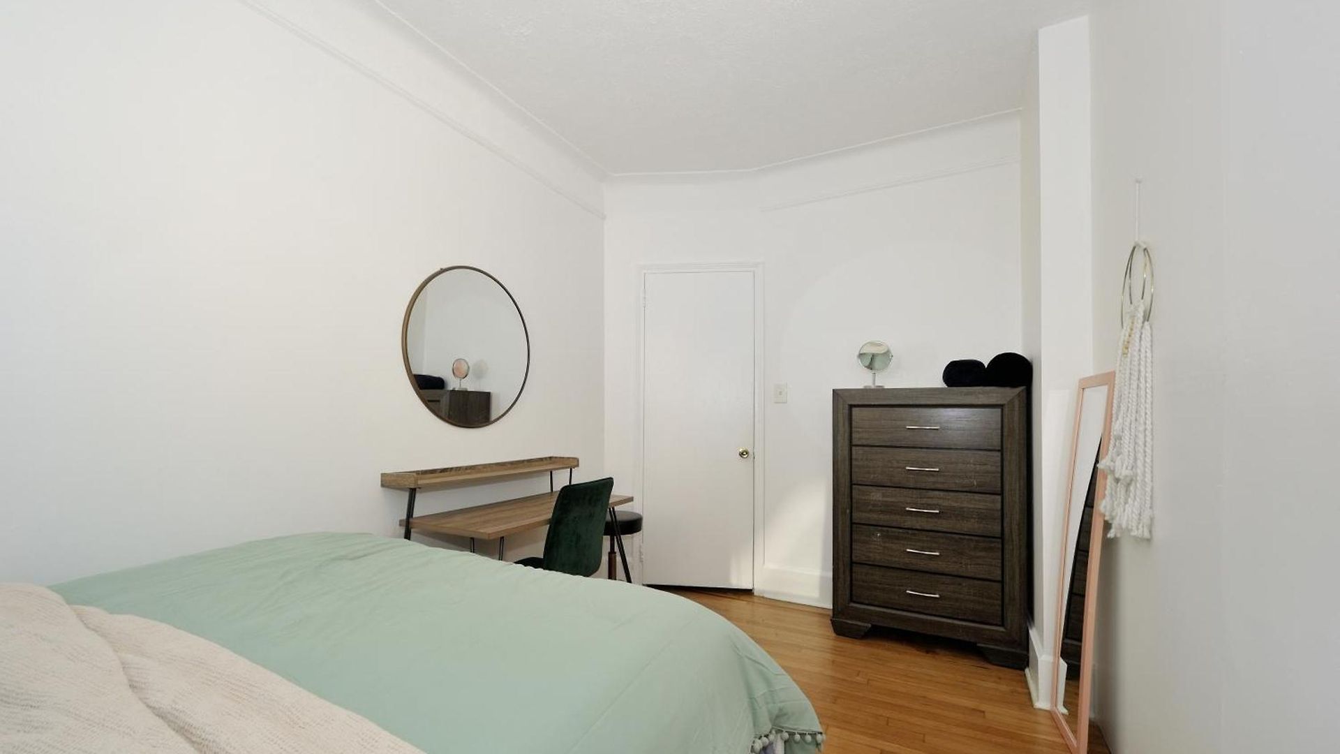 5 Bedroom 2 Bath Full Floor Midtown Apartment *