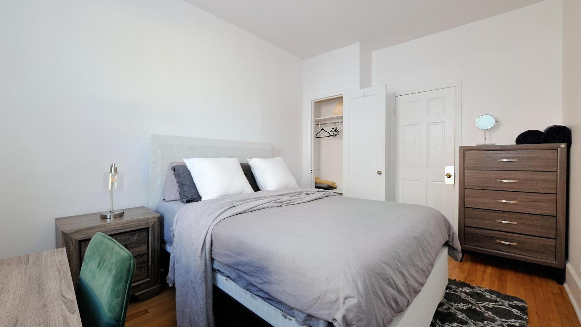 5 Bedroom 2 Bath Full Floor Midtown * New York