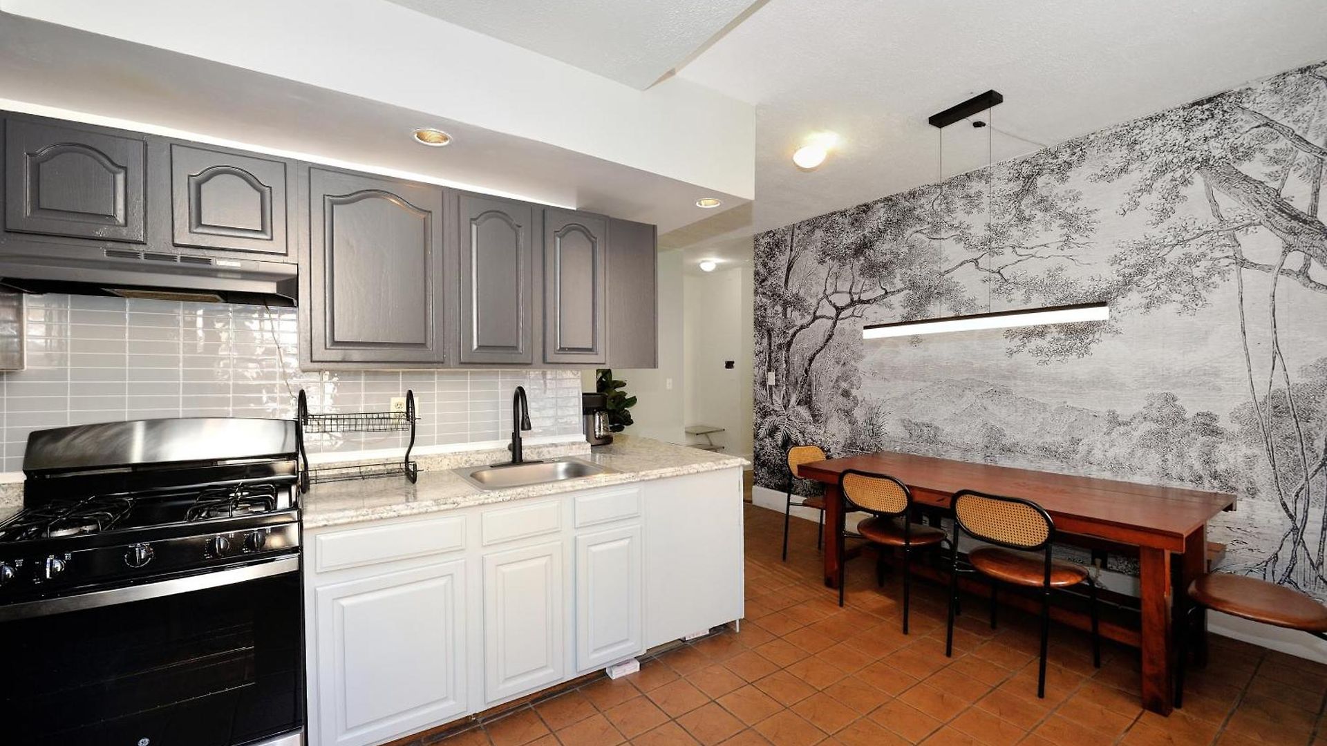5 Bedroom 2 Bath Full Floor Midtown * New York