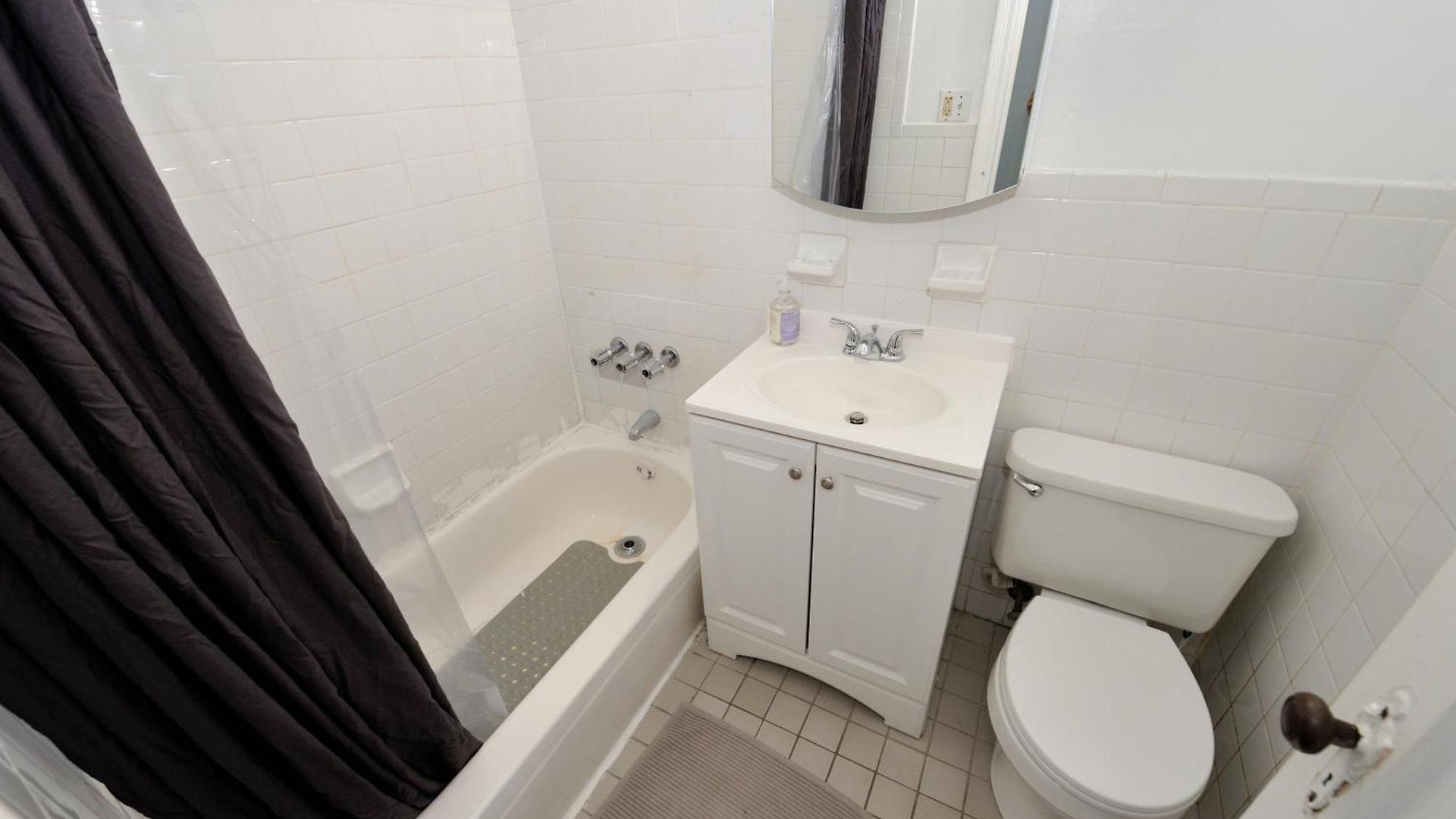 5 Bedroom 2 Bath Full Floor Midtown Apartment