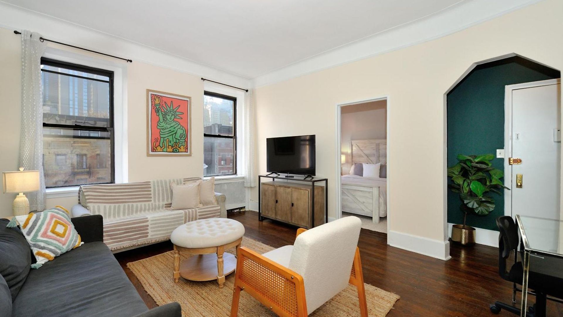 5 Bedroom 2 Bath Full Floor Midtown