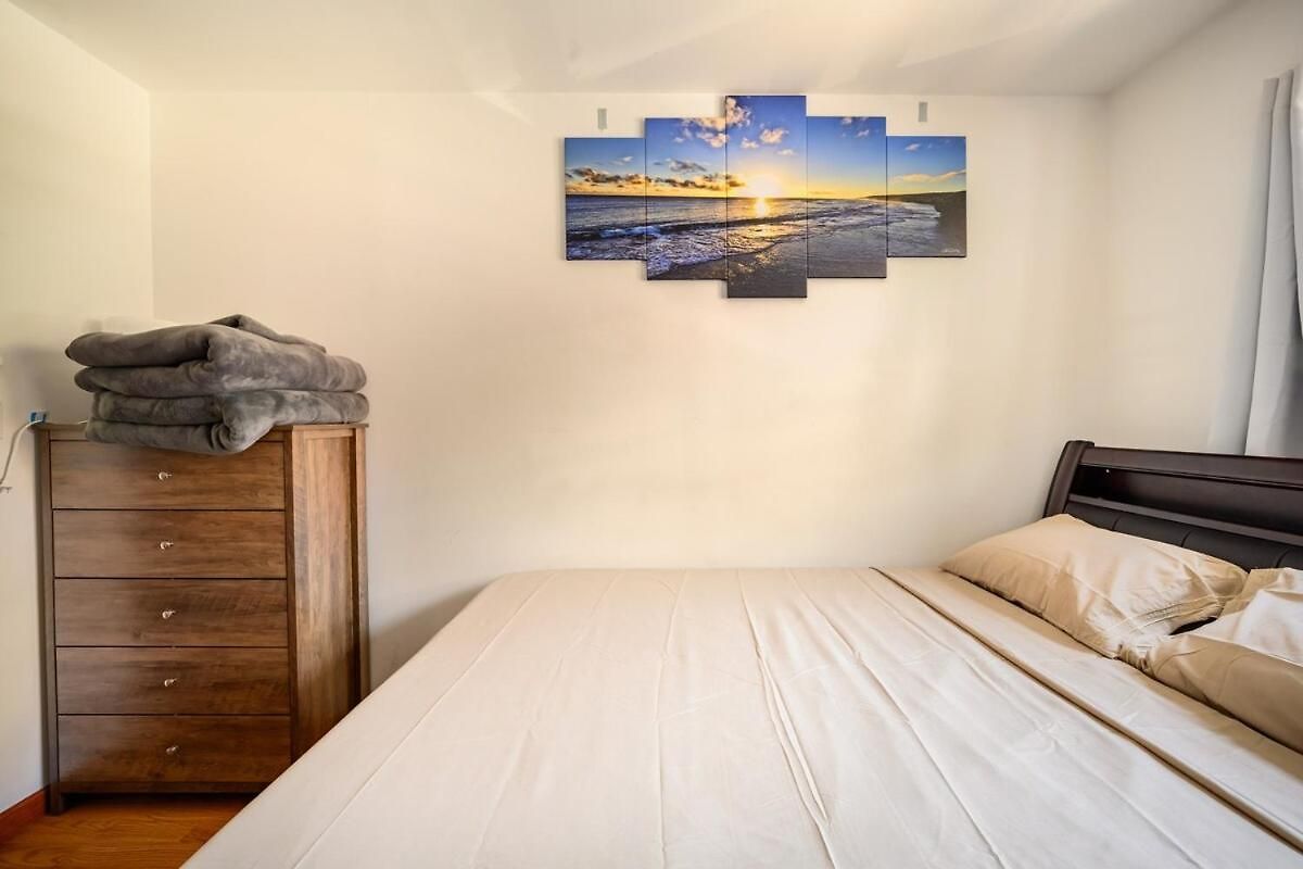 Homestay Large Private & Private Bathroom, Laguardia Airport 10min *