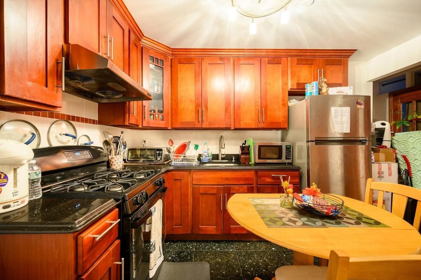 Homestay Large Private & Private Bathroom, Laguardia Airport 10min New York
