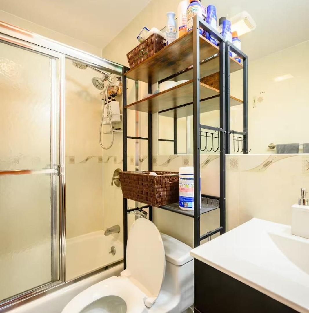 Large Private & Private Bathroom, Laguardia Airport 10min Homestay