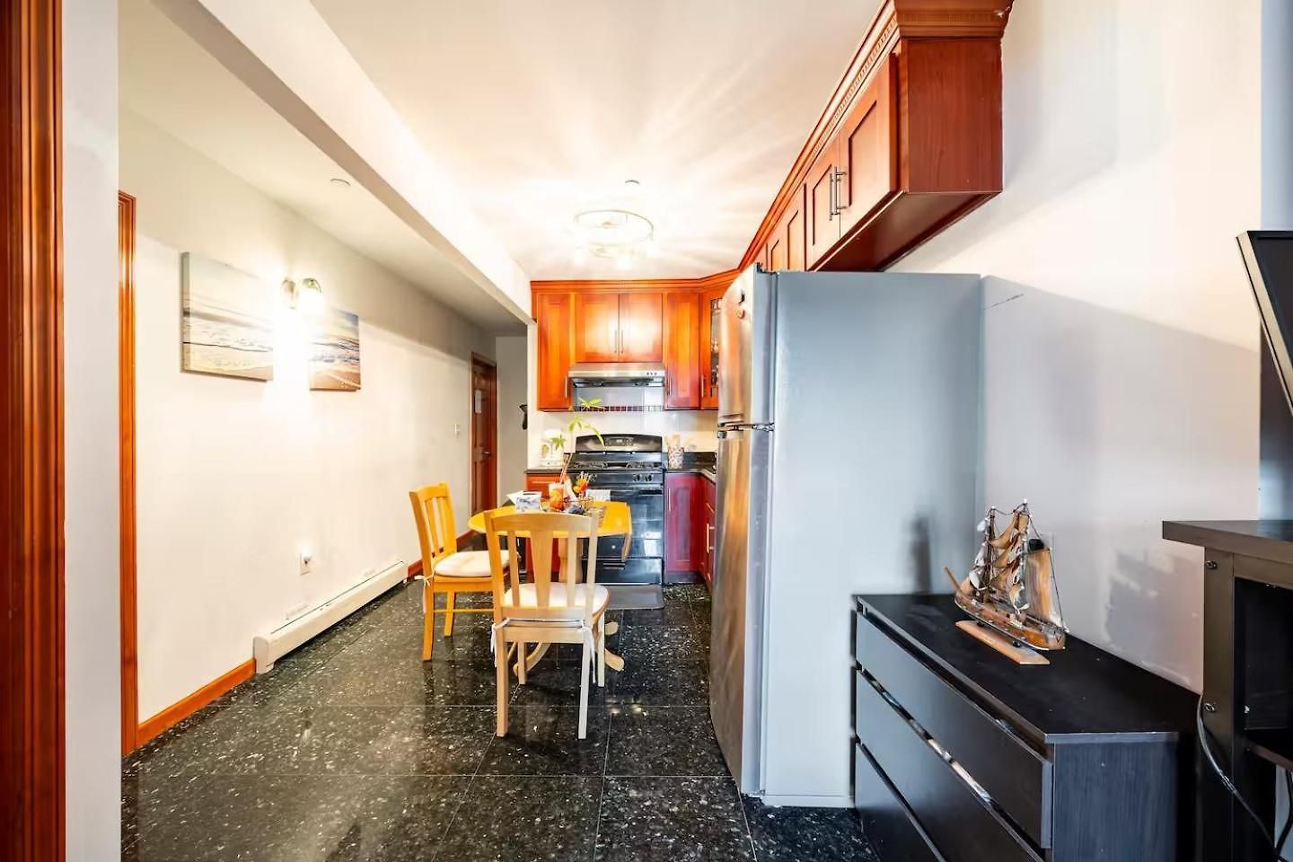 Location In Queens, Everything Is Near By, Private Room, Laguardia Airport 10min Homestay *