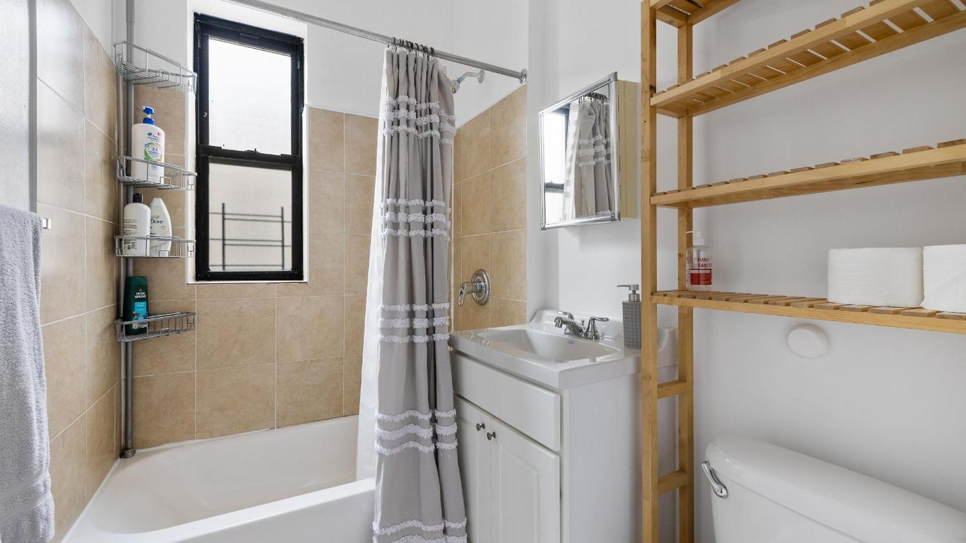 Live In Upper Manhattan On Budget Apartment *