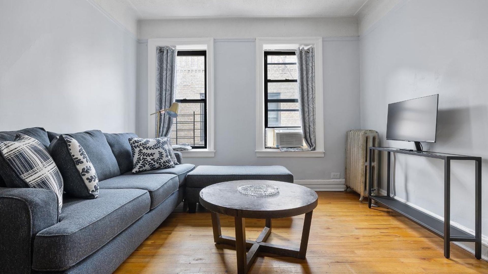 Live In Upper Manhattan On Budget Apartment *