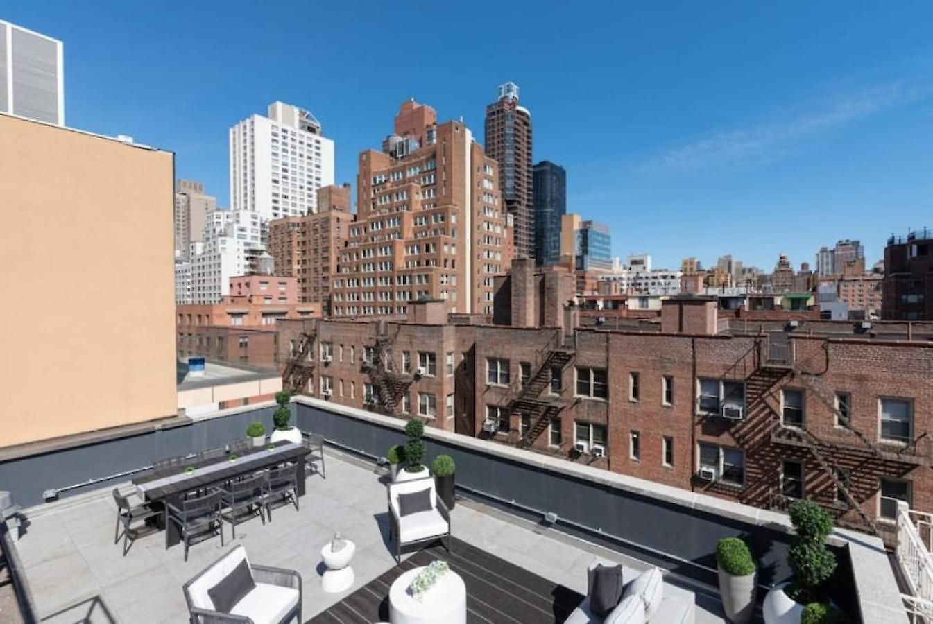 3br Penthouse With Massive Private Rooftop Apartment *