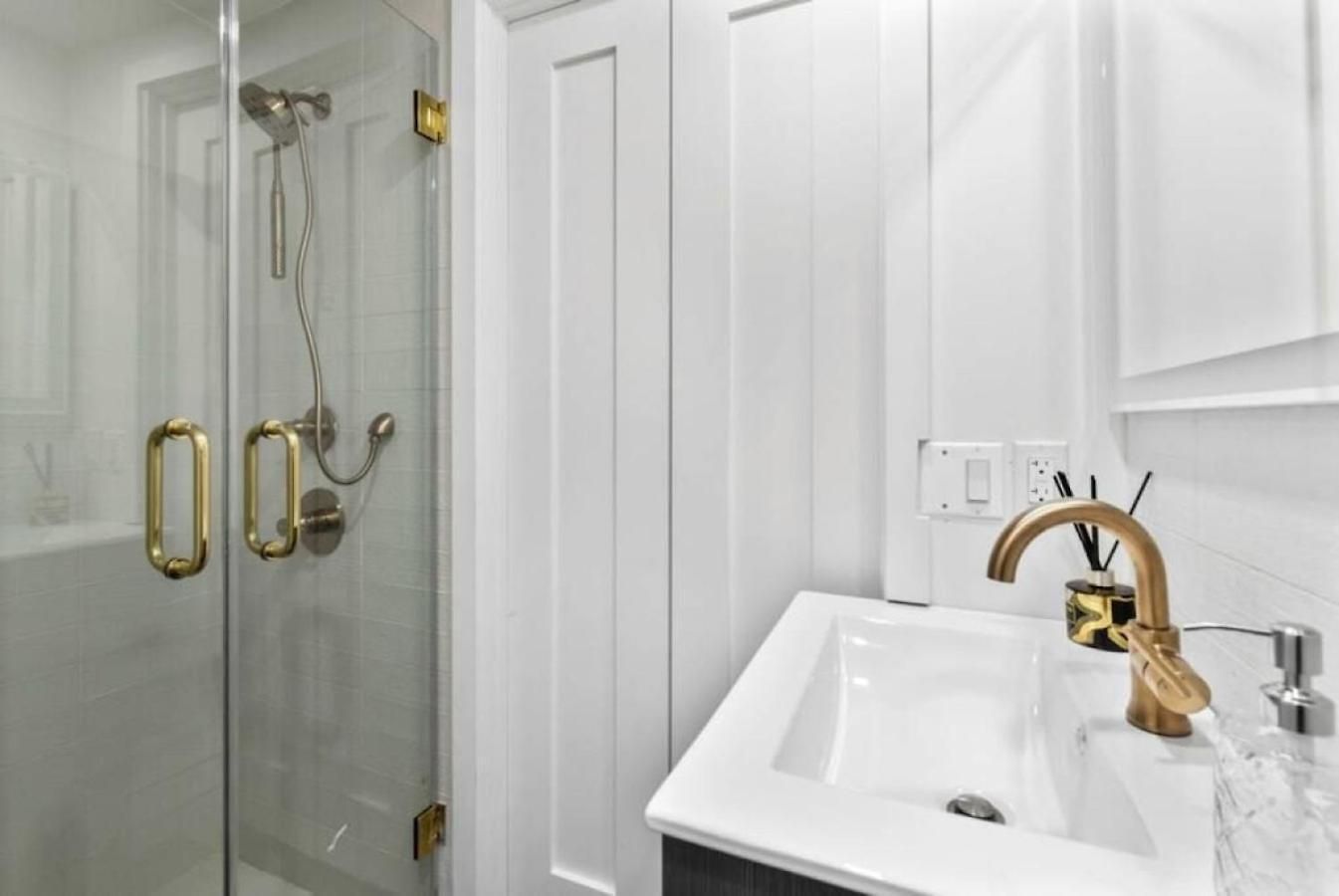 3br Penthouse With Massive Private Rooftop * New York