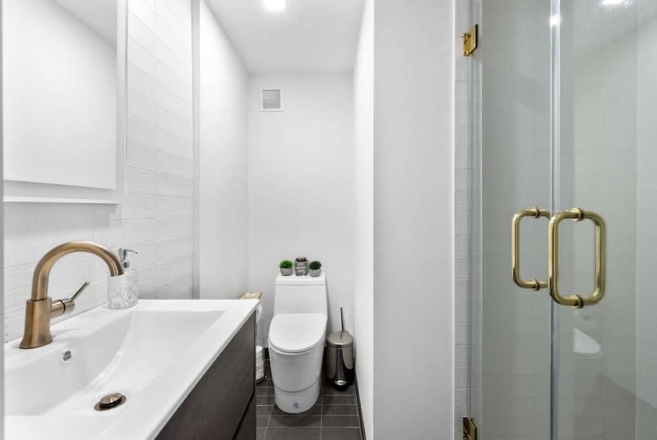 Apartment 3br Penthouse With Massive Private Rooftop *