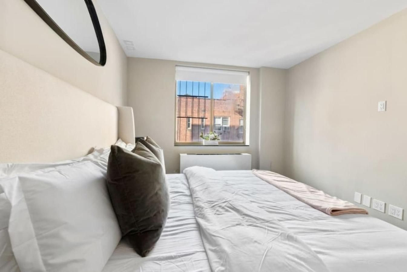 Apartment 3br Penthouse With Massive Private Rooftop *