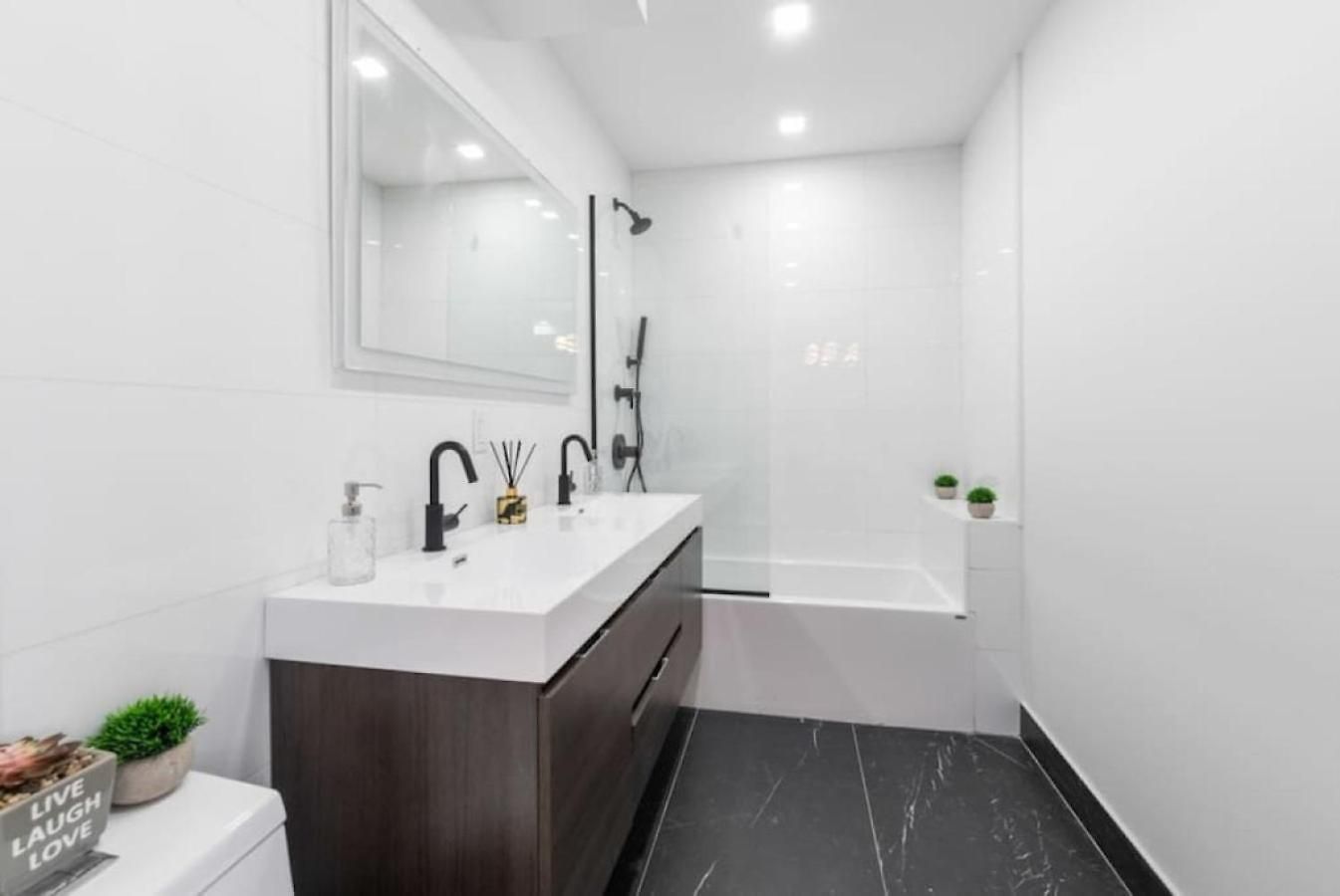 3br Penthouse With Massive Private Rooftop Apartment