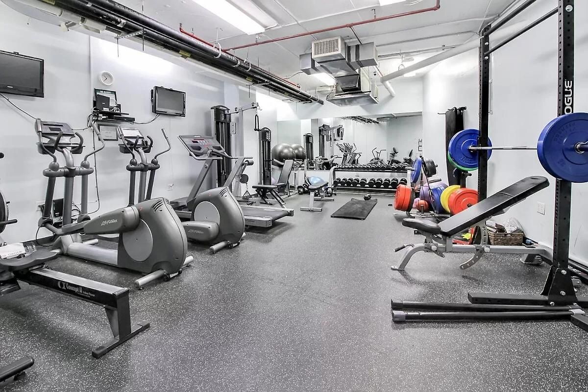 Doorman! High Floor! Views! Elevator! Free Gym!