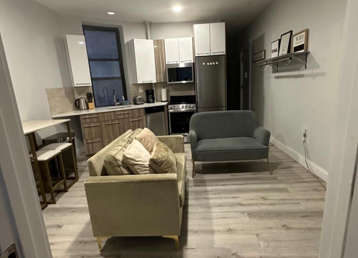Apartment Adam Clayton