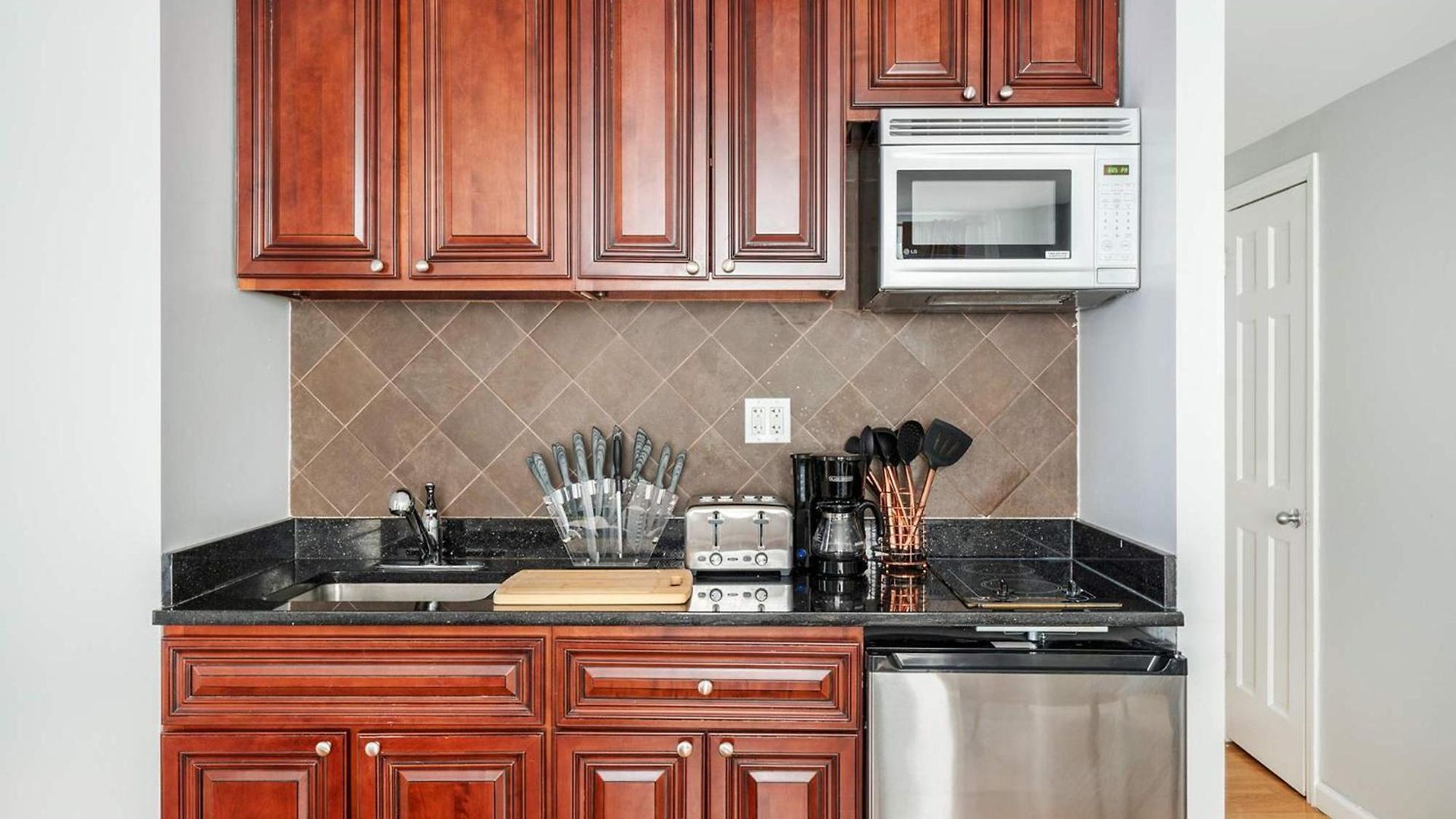 Apartment 73-806 New 1br 1bth Uws Doorman Gym
