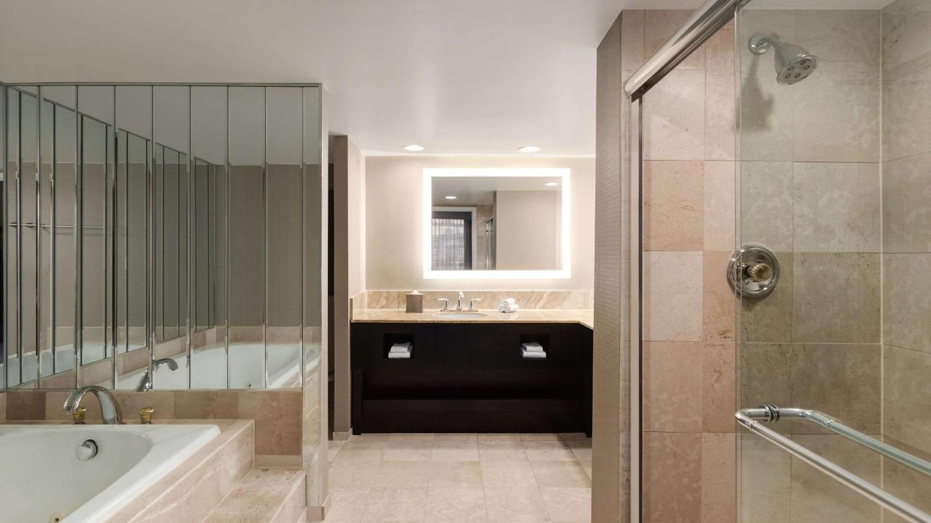 Doubletree By Hilton New York-laguardia 3*
