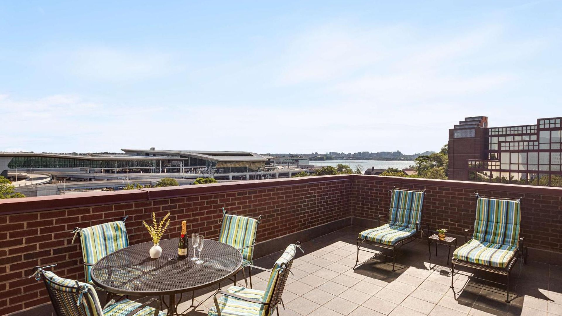 Hotel Doubletree By Hilton New York-laguardia