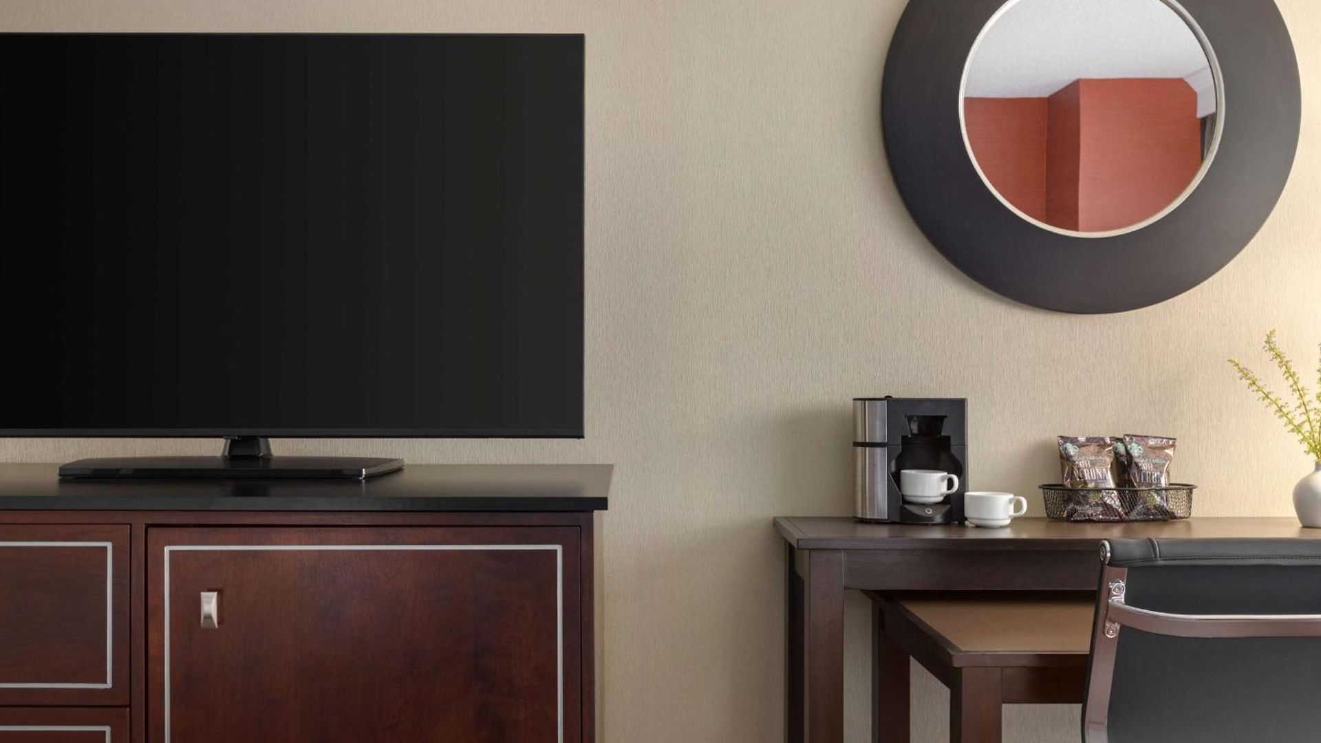 Hotel Doubletree By Hilton New York-laguardia 3*