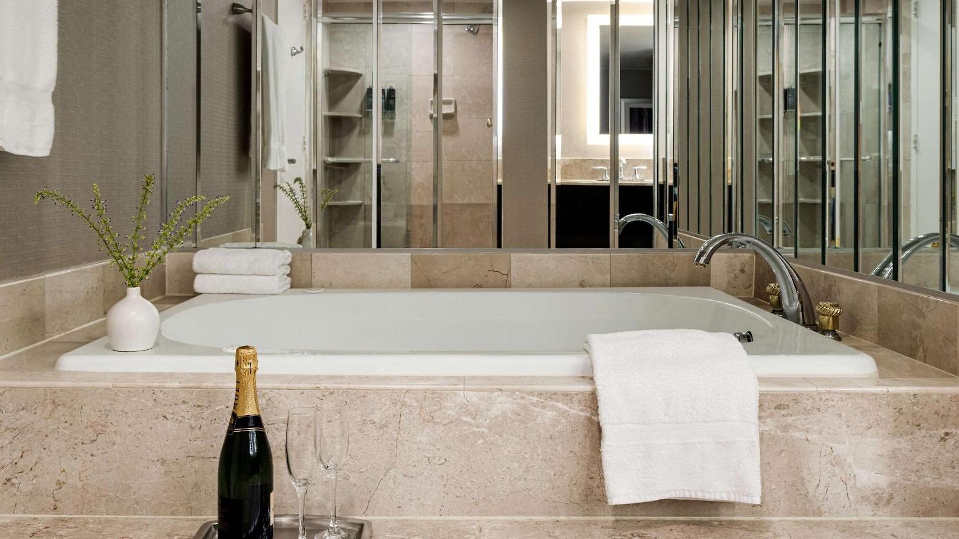 Doubletree By Hilton New York-laguardia
