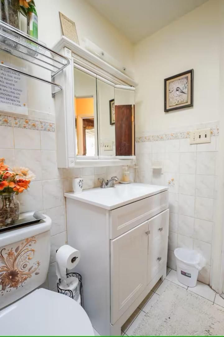 Chekells Cozy Close To Everything Free Wifi Apartment