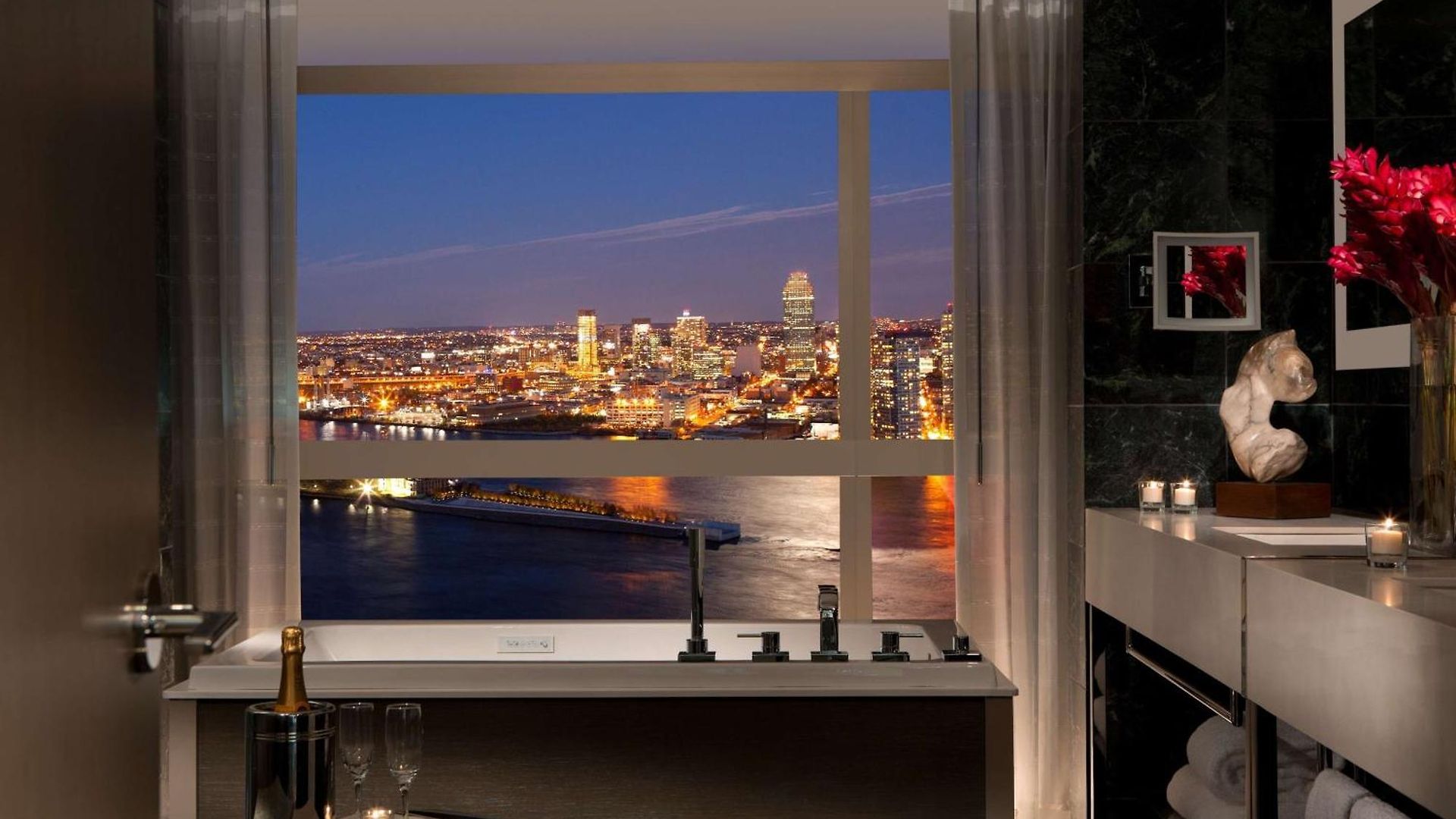 Hotel Millennium Hilton One Un Plaza 4*