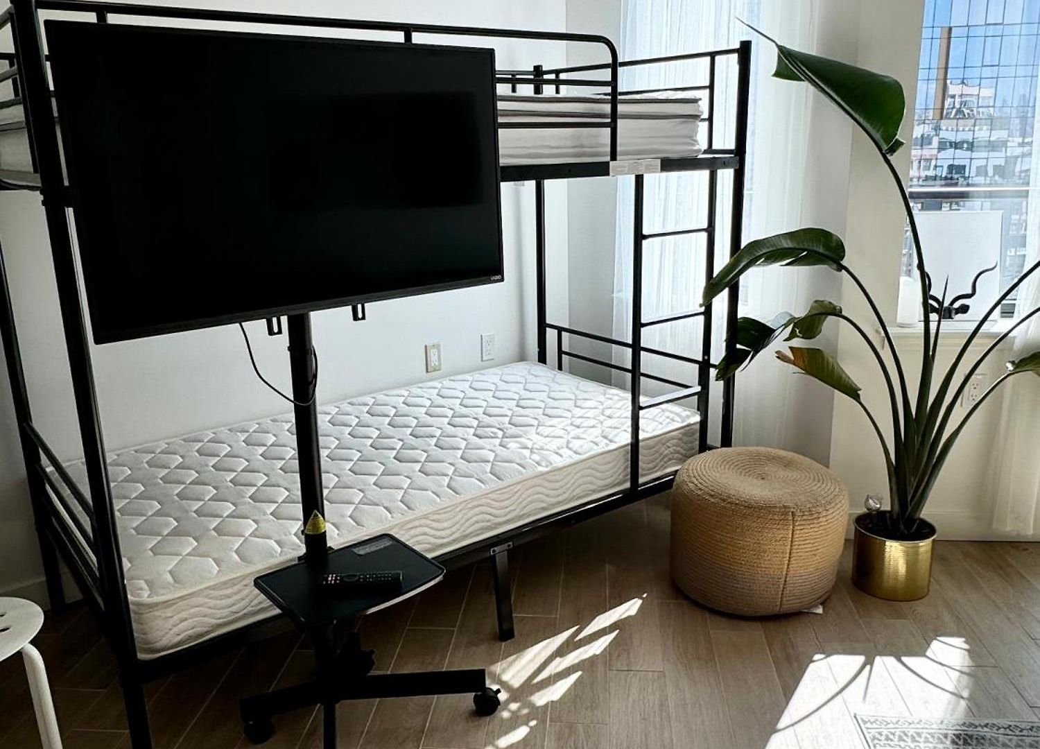 Peaceful Quiet Spacious New Modern Penthouse 3-bedroom With A Balcony * New York
