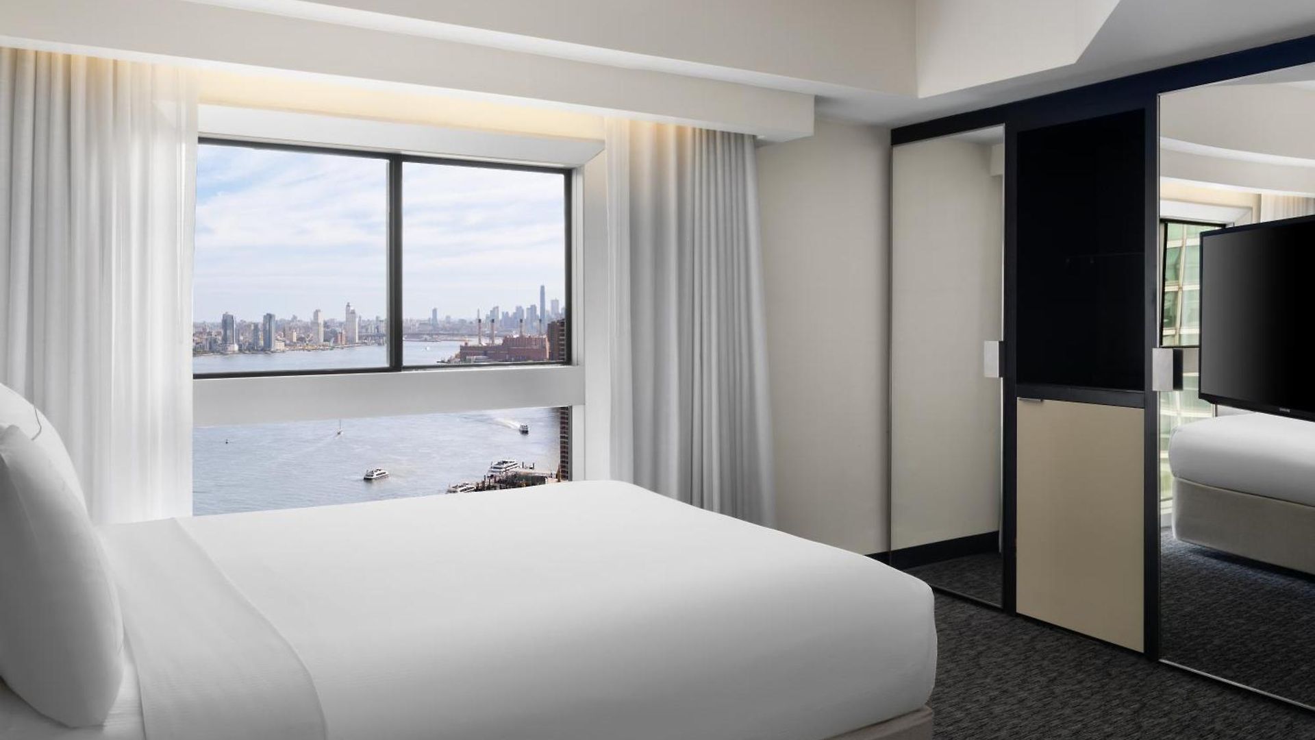 Hotel Millennium Hilton One Un Plaza 4*