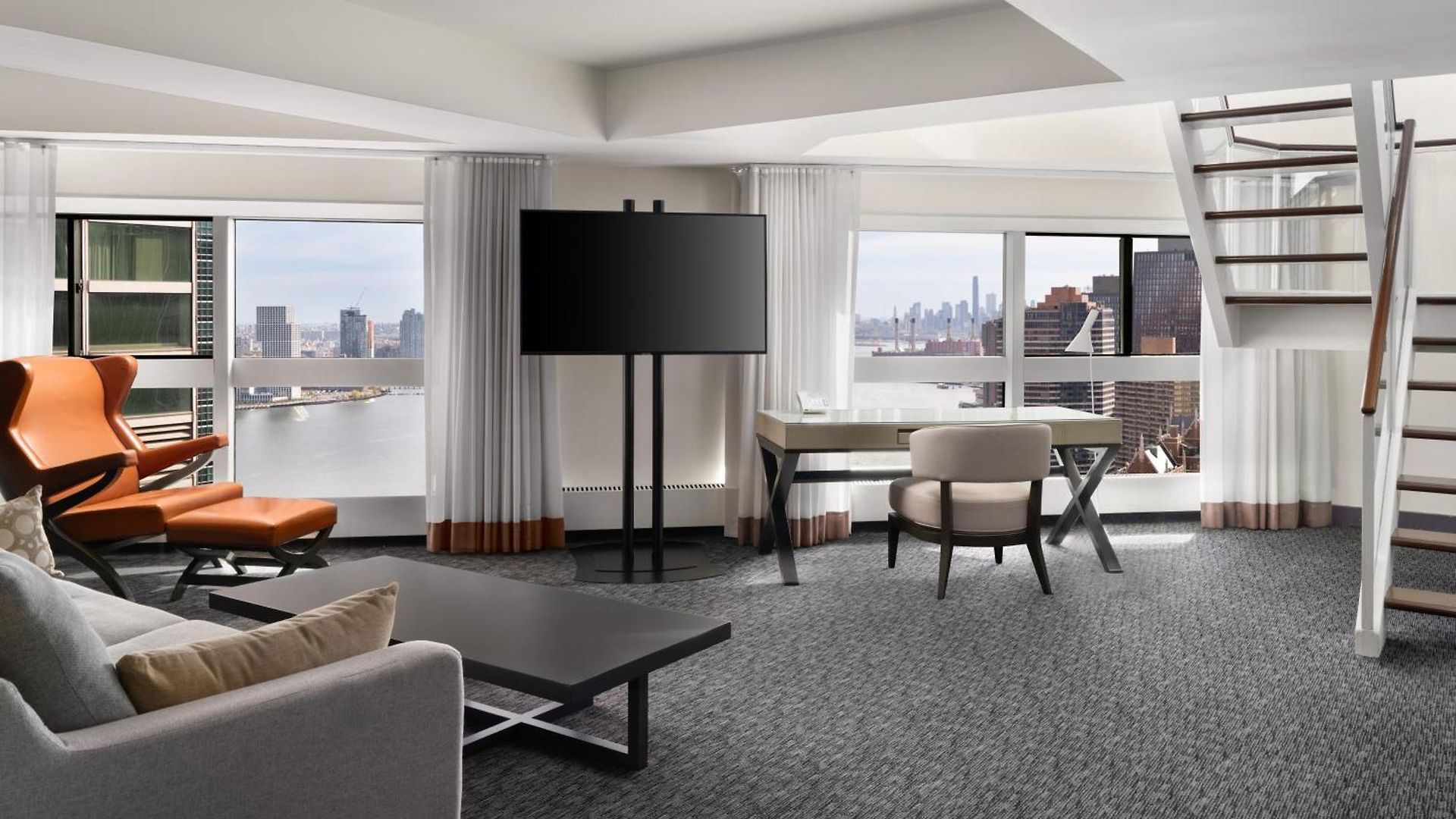 Millennium Hilton One Un Plaza Hotel 4*