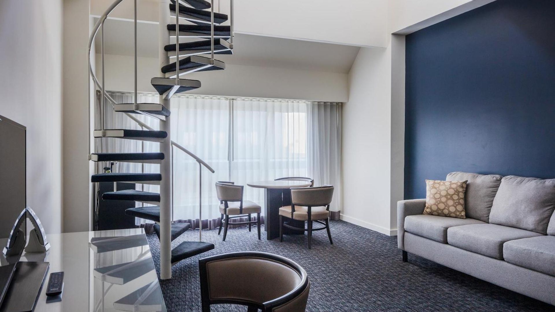 Millennium Hilton One Un Plaza 4*