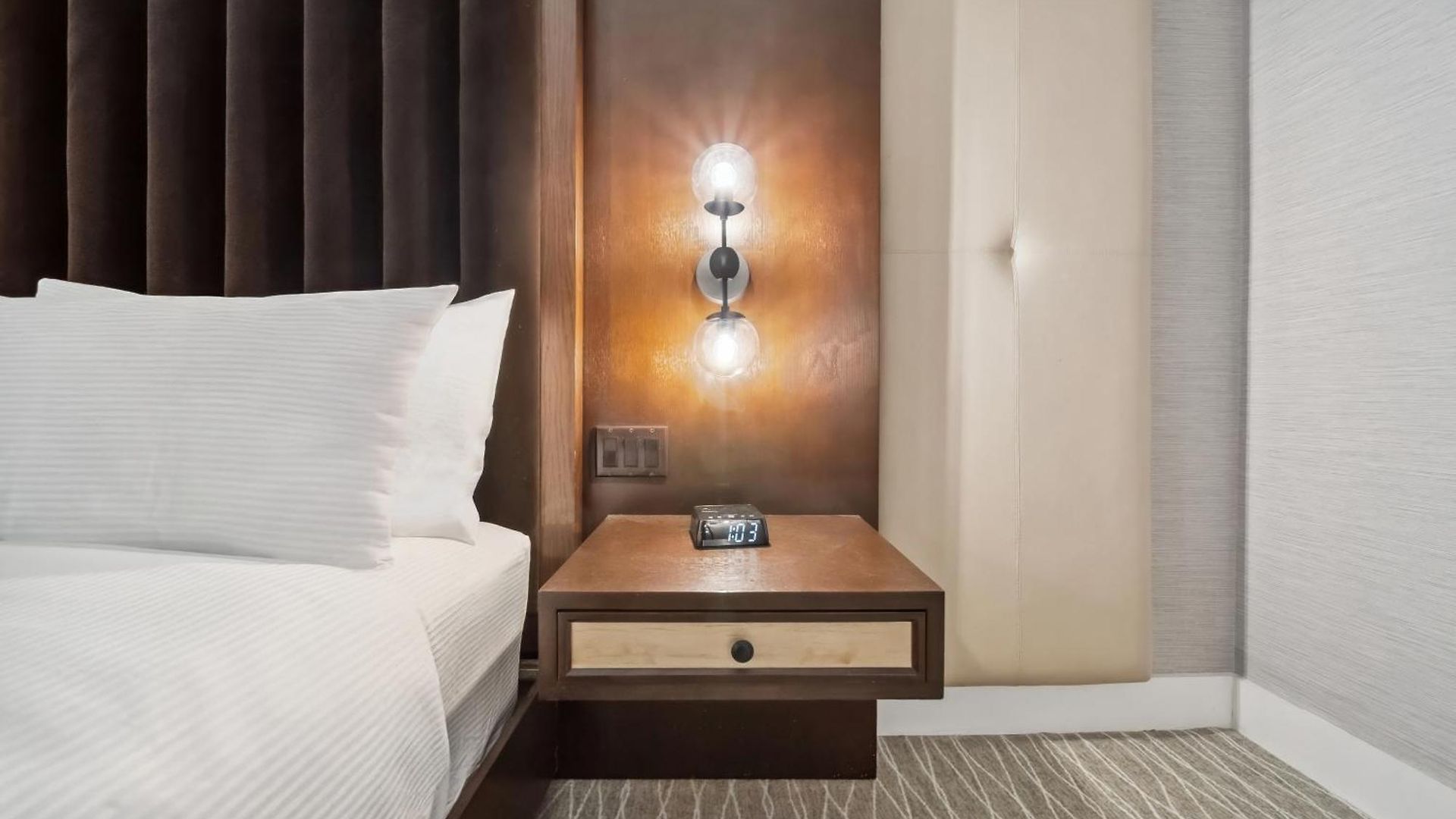 Lexington Plaza Hotel 4*