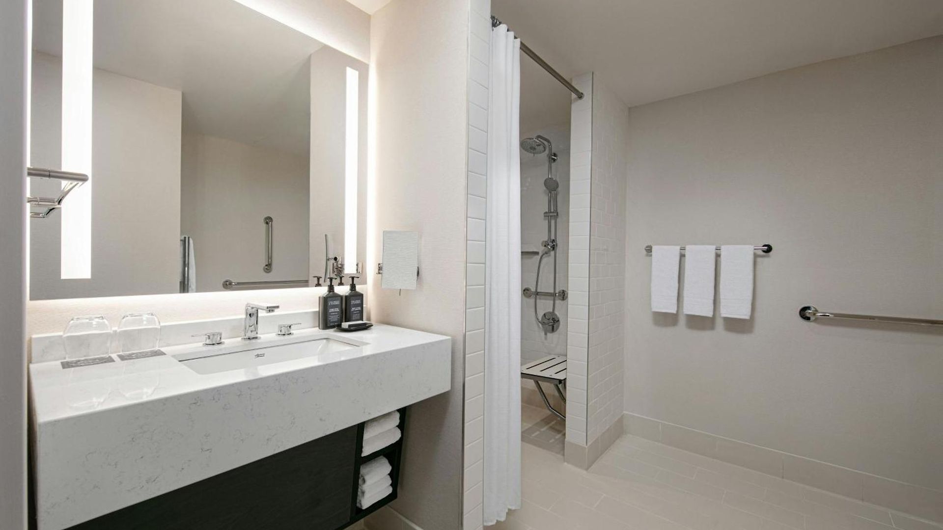 Sheraton Laguardia East Hotel 3*
